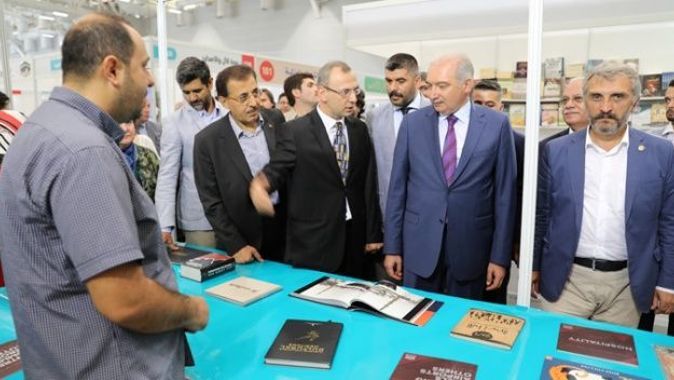 Başkan Uysal, Uluslararası İstanbul Arapça Kitap Fuarı&#039;nı Ziyaret Etti
