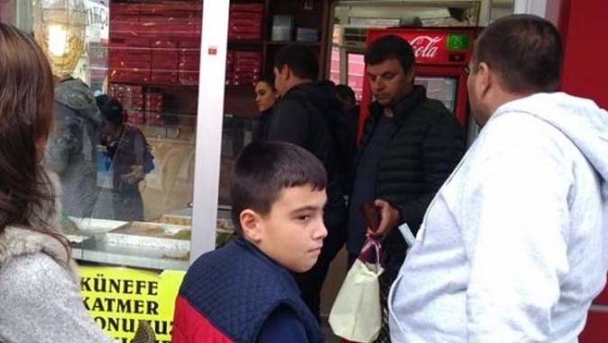 Bulgarlar kilolarca baklava alıp ülkelerinde satıyorlar