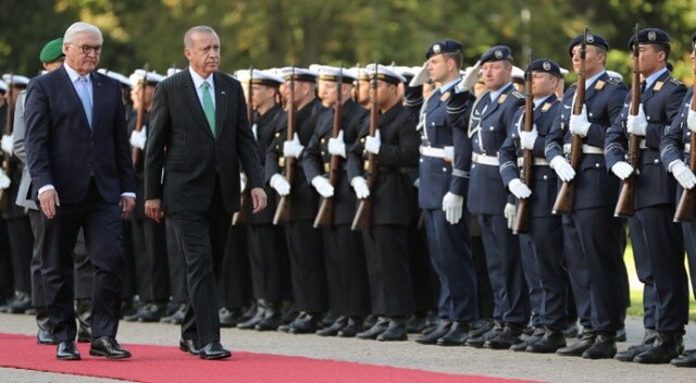 Cumhurbaşkanı Erdoğan, Steinmeier tarafından resmi törenle karşılandı