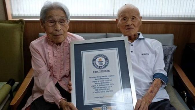 Dünyanın en yaşlı çiftinin yaş toplamı şaşırttı
