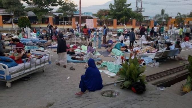 Endonezya&#039;da önce deprem sonra tsunami! Ölü sayısı artıyor