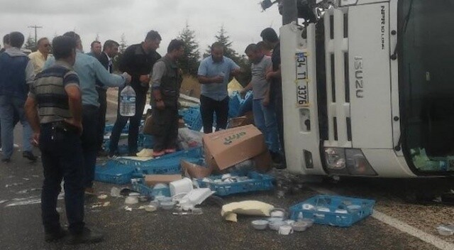Eskişehir&#039;de tatlı yüklü kamyon devrildi