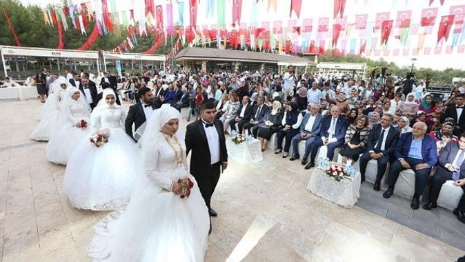 Gaziantep&#039;te 50 çiftin nikahı kıyıldı