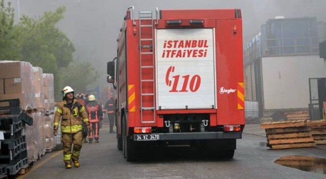 İstanbul&#039;da fabrikada yangın! Çok sayıda ekip sevk edildi