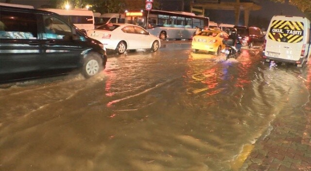 İstanbul&#039;da sağanak yağış etkisini artırdı