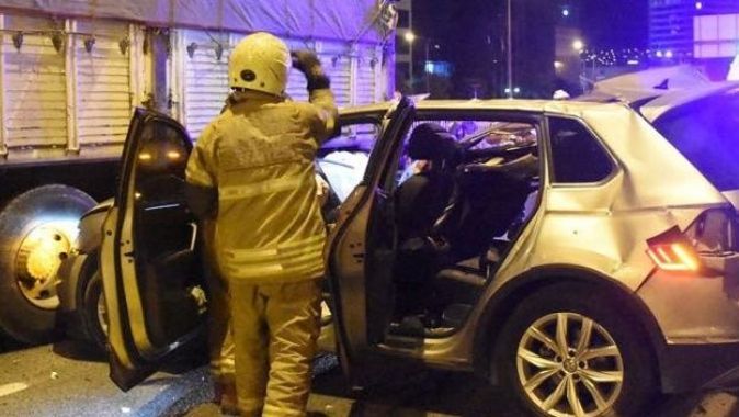 İzmir&#039;de zincirleme kaza: 1 ölü, 4 yaralı