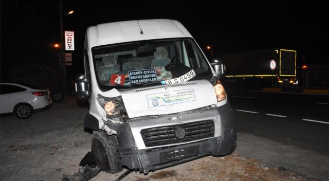 Muğla&#039;da feci kaza! minibüs ile otomobil çarpıştı
