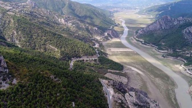 Türkiye&#039;nin en büyük 5. barajında hayrete düşüren manzara