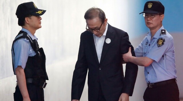 Güney Kore eski Devlet Başkanı Lee&#039;ye 15 yıl hapis cezası