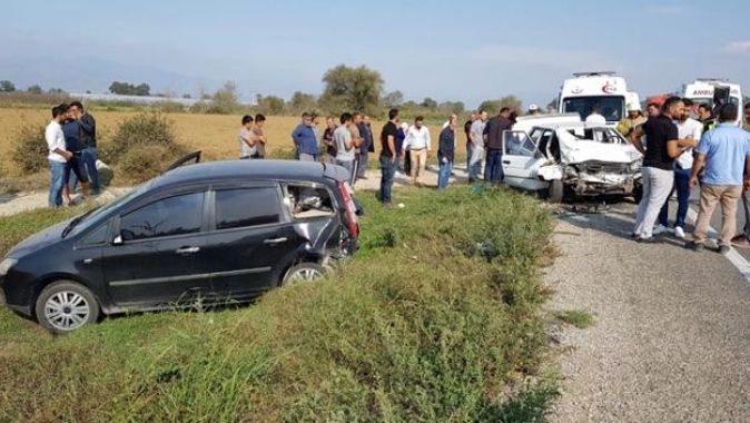 İzmir&#039;de feci kaza: 2’si bebek 5 yaralı