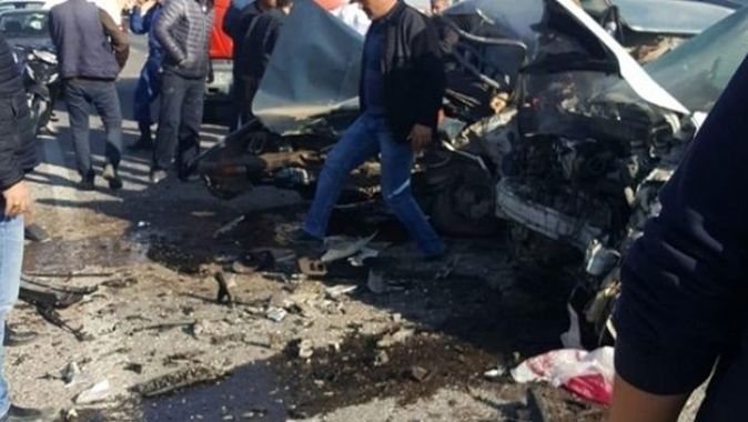 Afyonkarahisar&#039;da trafik kazası: 2 ölü, 3 yaralı
