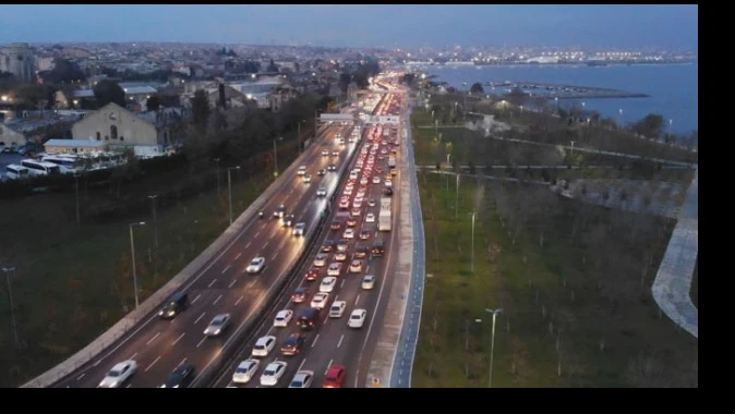 Avrasya Tüneli&#039;nde kaza, tek yönlü trafiğe kapatıldı
