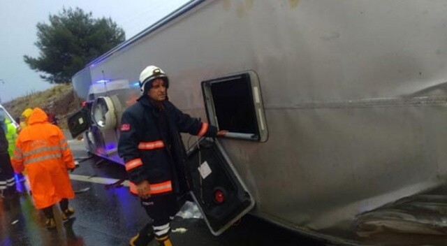 Mersin&#039;de yolcu otobüsü devrildi! Çok sayıda yaralı var