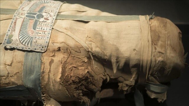 Mısır&#039;da 3 bin yıl öncesine ait 8 mumya bulundu