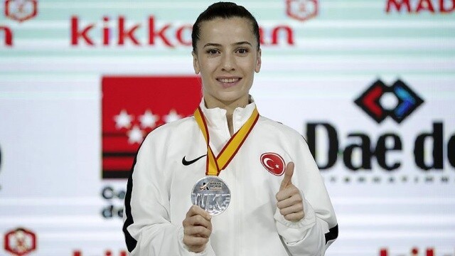Serap Özçelik Arapoğlu&#039;ndan gümüş madalya