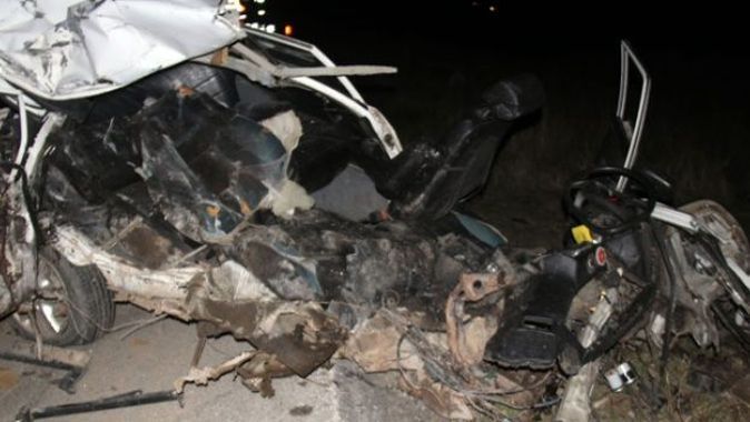 Sivas&#039;ta yolcu otobüsü kaza yaptı: Ölü ve yaralılar var