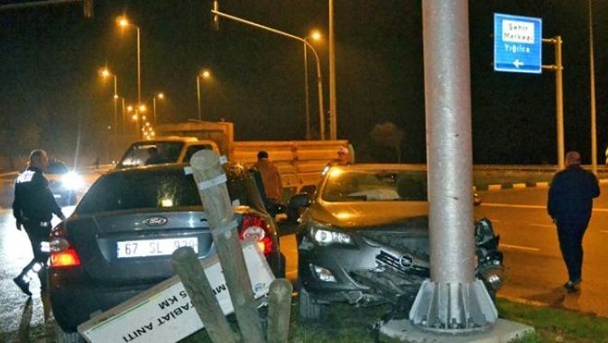 Zonguldak&#039;ta otomobil devrildi: 4 yaralı