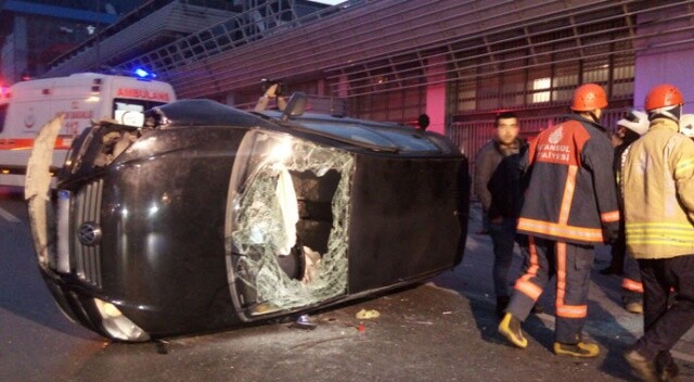 Beyoğlu&#039;nda kaldırıma çarpan araç takla attı