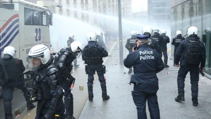 Brüksel&#039;de eylemcilere müdahale