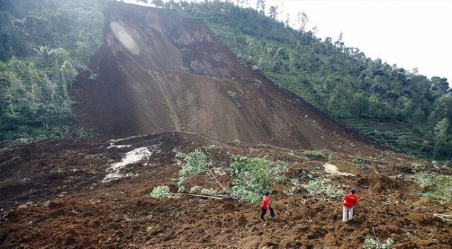 Endonezya&#039;da heyelan: 7 ölü, 9 yaralı