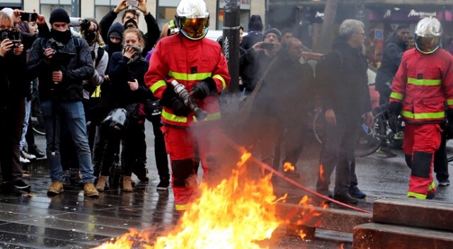 Fransa&#039;da büyük gösteri öncesi gözaltılar başladı