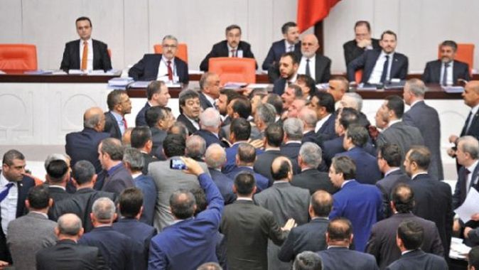 İYİ Parti’li Öztürk’ün küfrü Meclis’te gerginlik çıkardı