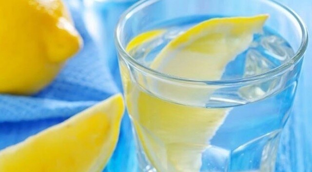Limonlu su içmenin faydaları saymakla bitmiyor!