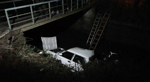 Otomobil köprüden sulama kanalına uçtu: 3 yaralı