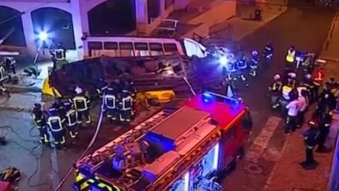 Portekiz&#039;de tramvay devrildi: Çok sayıda yaralı var