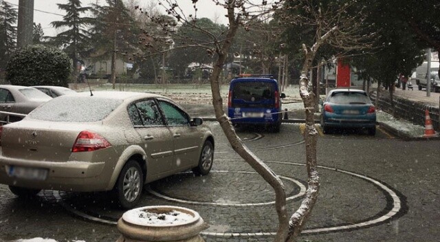 Silivri, Arnavutköy ve Çatalca&#039;da kar yağışı etkili oluyor