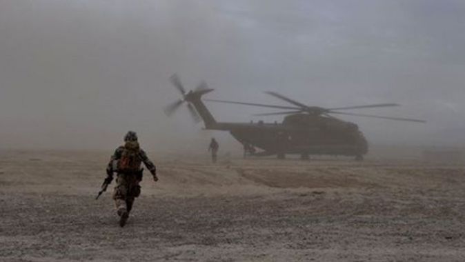 Afganistan&#039;da Taliban askeri kampa saldırdı: 126 ölü