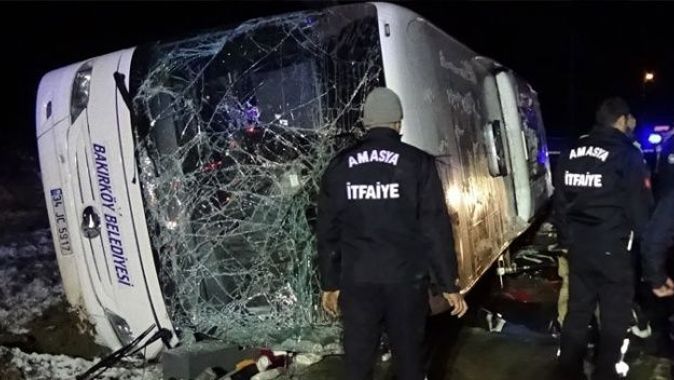 Amasya&#039;da otobüs devrildi: Ölü ve yaralılar var