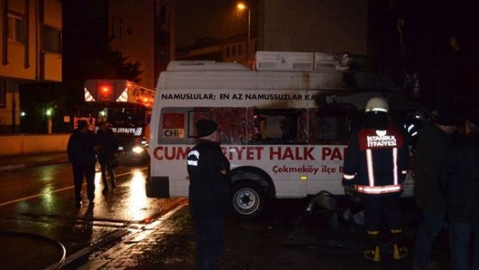 Çekmeköy&#039;de CHP&#039;nin seçim aracı yandı