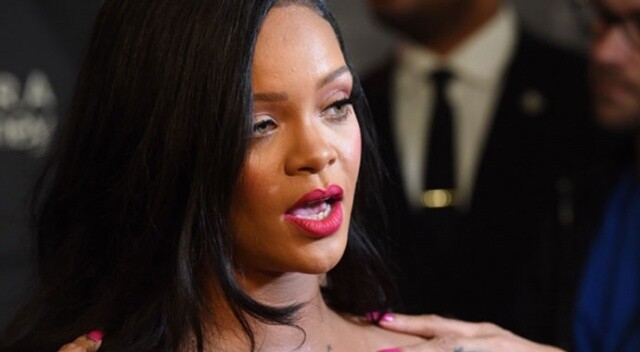 Dünyaca ünlü şarkıcı Rihanna, babasına dava açtı