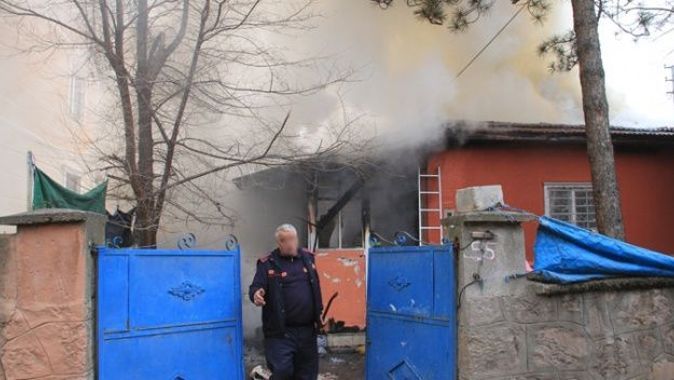 Erzincan&#039;da yangın 5 kişilik aileyi evsiz bıraktı