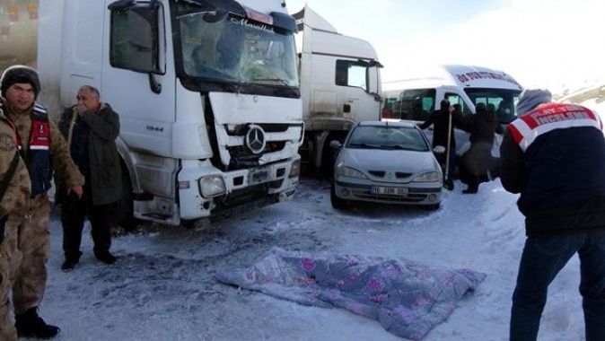 Erzurum’da 20 araç birbirine girdi, ölü ve yaralılar var