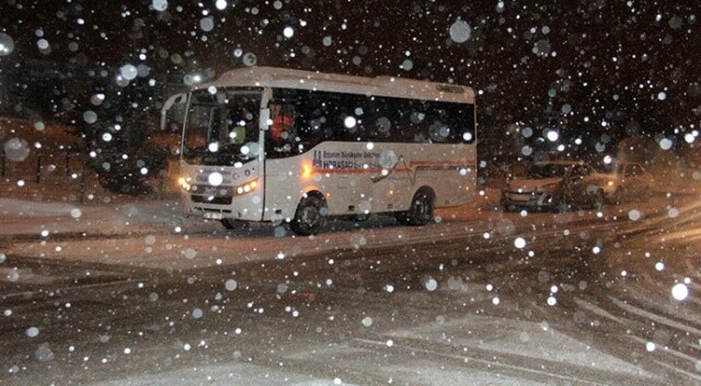 Erzurum’da yoğun kar ve tipi yolları ulaşıma kapadı