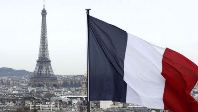 Fransa&#039;da izinsiz gösteriler ve şiddet olayları cezalandırılacak