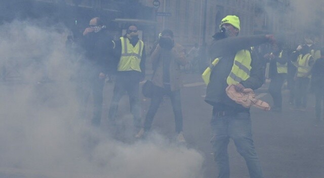 Fransa&#039;daki gösterilerde 345 kişi gözaltı alındı