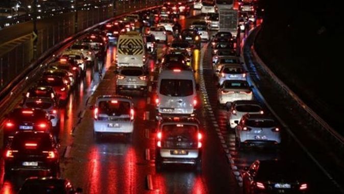 İstanbul trafikte son durum! Yoğunluk yüzde 72&#039;ye ulaştı