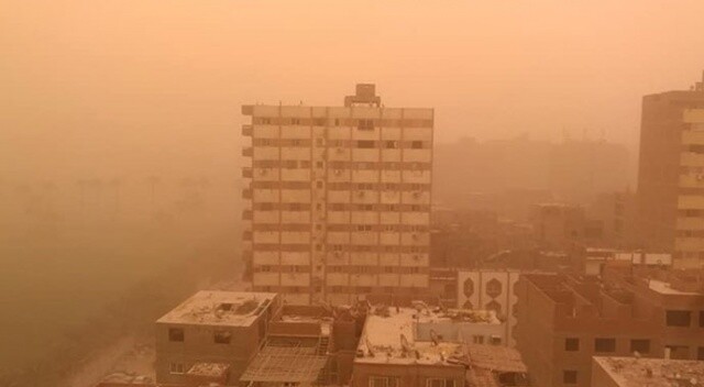 Kum fırtınası Kahire’yi vurdu