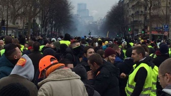 Paris&#039;te sarı yeleklilere müdahale