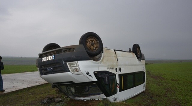 Şanlıurfa&#039;da öğretmenleri taşıyan minibüs devrildi: 6 yaralı