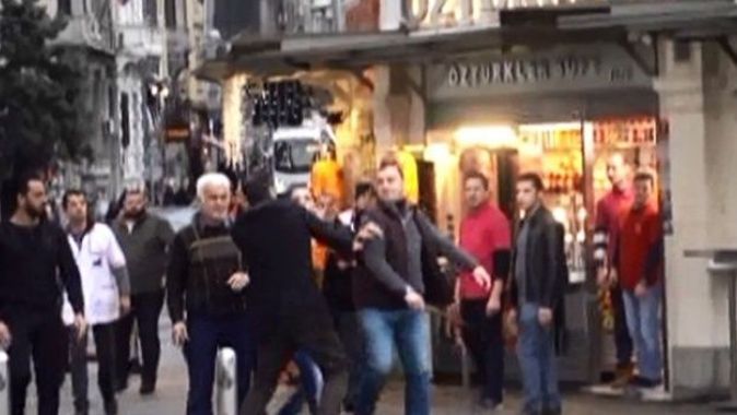 Taksim&#039;de vatandaşla esnaf birbirine girdi