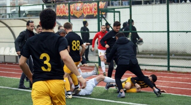 Amatör maçta çıkan kavgaya polis müdahale etti! 8 futbolcu kırmızı kart gördü