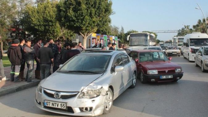 Antalya’da 5 araçlı zincirleme kaza: 1 yaya yaralı
