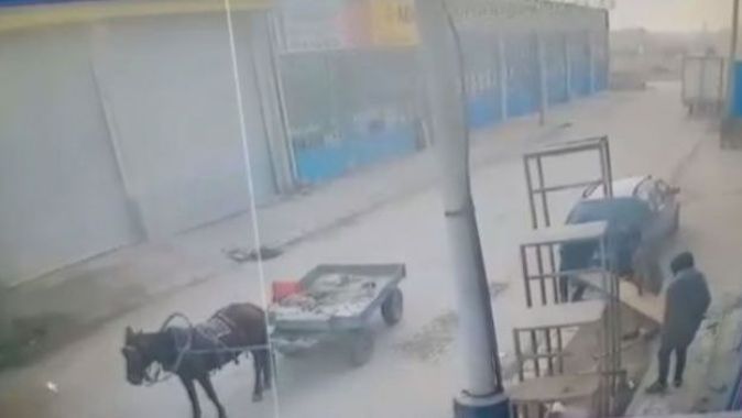 At arabalı hırsızlar kameraya yakalandı