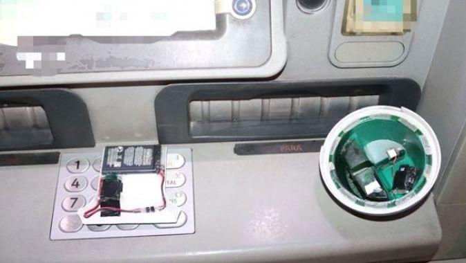 ATM’ye kart kopyalama düzeneği yerleştiren 2 kişi tutuklandı