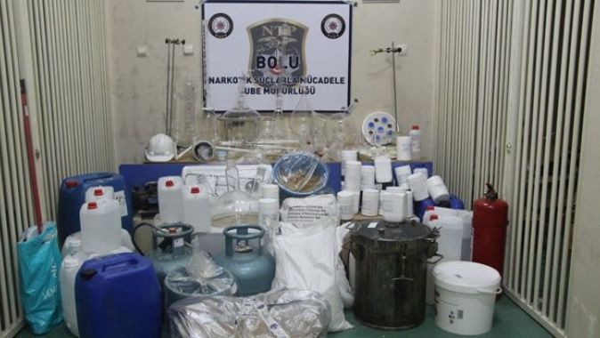 Bolu’da okul yanında kurulan uyuşturucu imalathanesine operasyon: 4 gözaltı