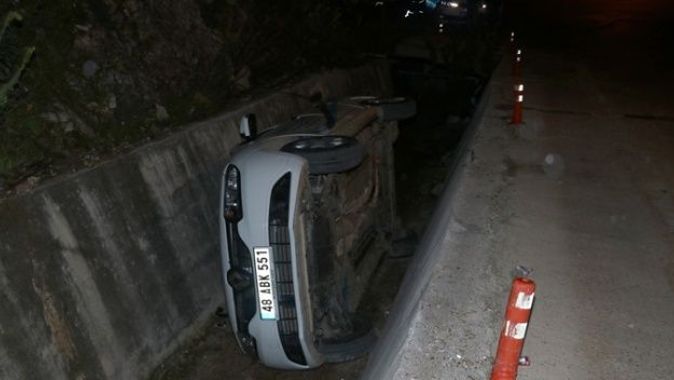 Fethiye&#039;de otomobil kanala devrildi: 2 yaralı